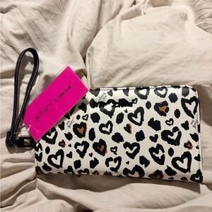 NWT Betsey Johnson White Leopard Heart Wristlet Wallet